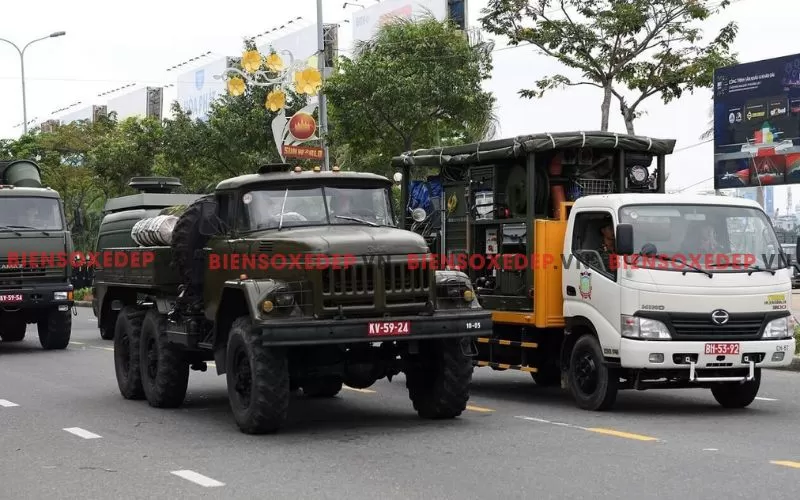 Biển số xe xanh trắng đỏ v&agrave;ng