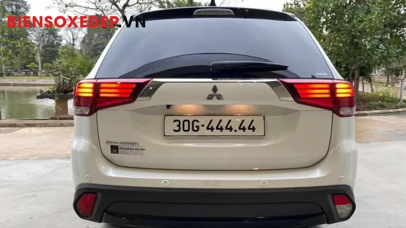 định giá biển số xe ngũ quý 4