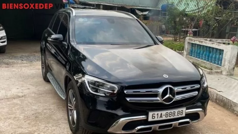 Hình dáng của số 8 cũng gợi liên tưởng đến vòng tròn khép kín, biểu tượng cho sự hoàn hảo, trọn vẹn và trường tồn