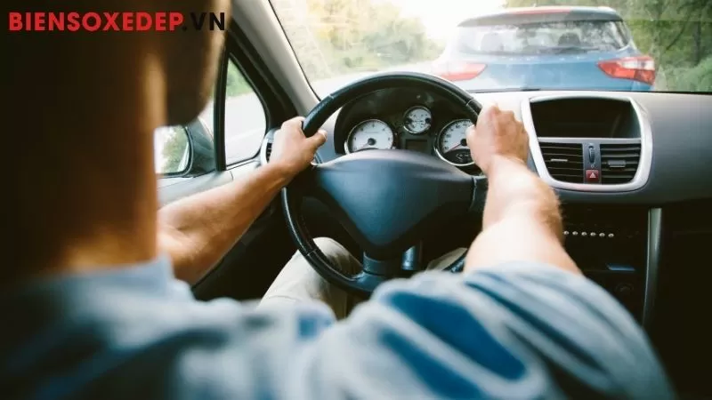 B&aacute;n H&agrave;ng Xe Hơi Năm 2025