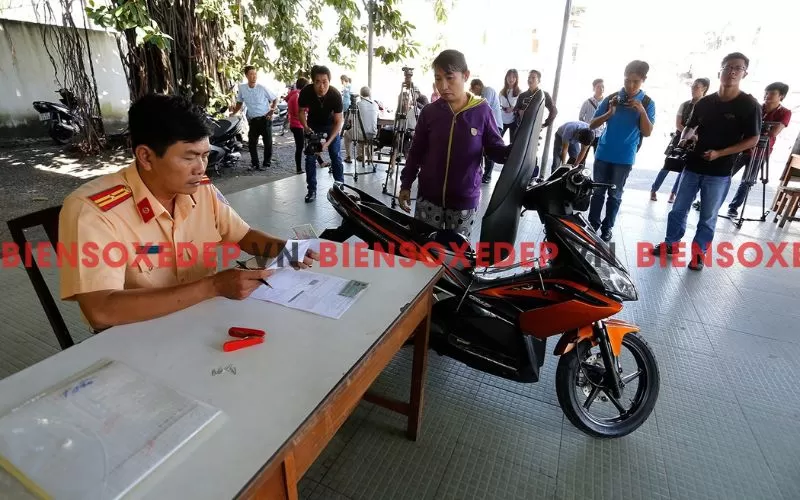 Quy tr&igrave;nh bấm biển số xe m&aacute;y