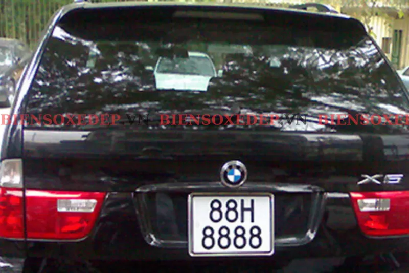 &Yacute; nghĩa biển số xe 8888